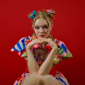 Dengarkan lagu Bitter Coffee And Rain nyanyian Hyarways dengan lirik