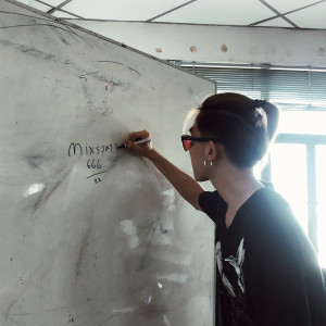 ดาวน์โหลดและฟังเพลง คิดมาก (Explicit) พร้อมเนื้อเพลงจาก MIXSJAY