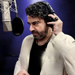Hakan Taşıyan的专辑Sen De Vefasız Çıktın