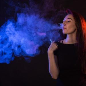 ดาวน์โหลดและฟังเพลง Eu Comprei o Ice - Ela Veio Com o Tabaco (Live|Explicit) พร้อมเนื้อเพลงจาก Dj Nando Original