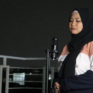 Listen to Pemberi Harapan Palsu song with lyrics from Devy Berlian