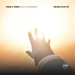 ดาวน์โหลดและฟังเพลง Never Give Up (feat. Khumaera) พร้อมเนื้อเพลงจาก Freq 2 Vibes