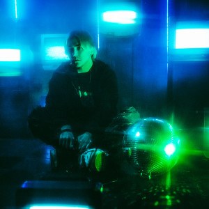 Listen to pres3t (Explicit) song with lyrics from Фрик Пати