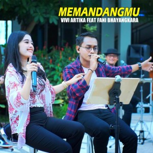 Dengarkan lagu Memandangmu nyanyian Vivi Artika dengan lirik