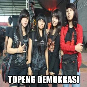 收聽Molotov Cocktail的Topeng Demokrasi歌詞歌曲