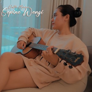 Dengarkan Sepine Wengi lagu dari Della Monica dengan lirik