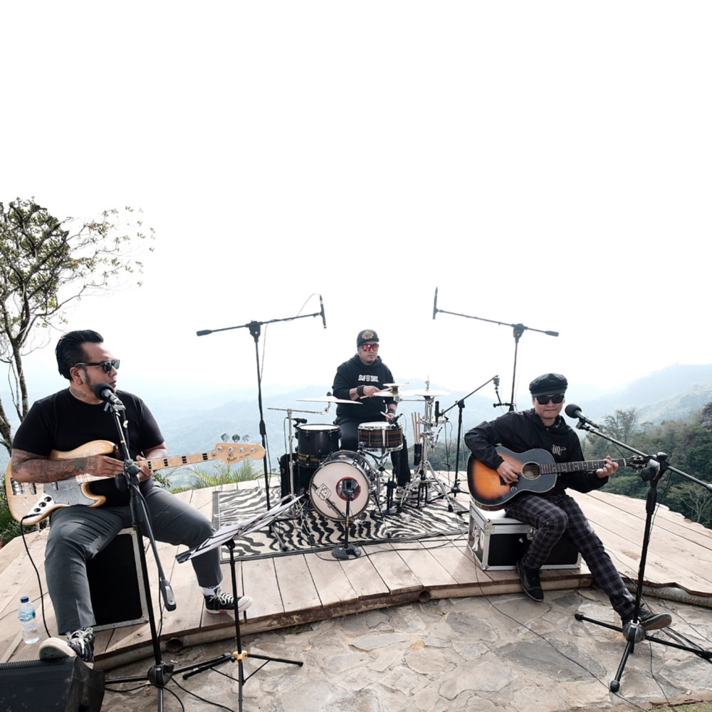 Kembali (Acoustic Version)