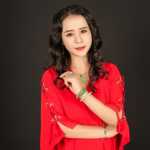 Dengarkan lagu 我不做大姐好多年（DJ版） (完整版) nyanyian 曾燕 dengan lirik