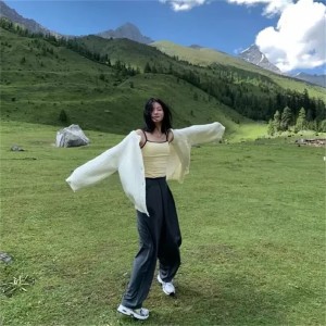 Listen to Aloha Heja He song with lyrics from 李噫涵