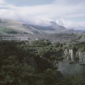 The Field Tapes的專輯speaking to the hills