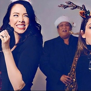 收聽Nikki Phillippi的Let It Snow & Winter Wonderland Mashup歌詞歌曲