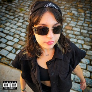 收聽Nayla的Con Ese Estilo (Explicit)歌詞歌曲