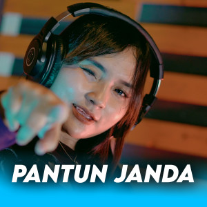Dengarkan lagu Pantun Janda nyanyian Jovita Music dengan lirik