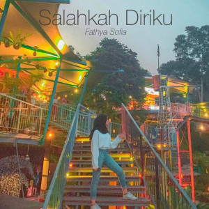 Dengarkan lagu Salahkah Diriku nyanyian Fathya Sofia dengan lirik