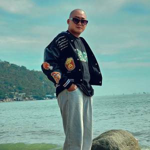 收聽Đoàn Lâm的Đời Là Cát Bụi Là Ta歌詞歌曲