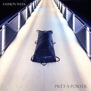 ดาวน์โหลดและฟังเพลง Klosstrophobia พร้อมเนื้อเพลงจาก Fashion Week