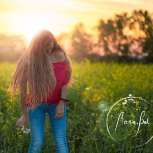 Listen to La vie est sublime (Single) song with lyrics from Marie.Bel