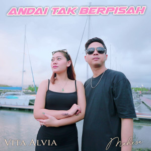 收听Vita Alvia的Andai Tak Berpisah歌词歌曲