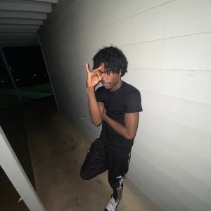 收聽24TAY的Inside my head (feat. BlokkstaRR) (Explicit)歌詞歌曲