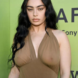 收聽Danny G Beats的Elite Milk (feat. NateNumbaEight) (Explicit)歌詞歌曲