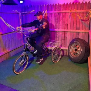 收聽Skyler Ray的Concrete Rose (feat. Kala Mulcahy, King Hansom & Ac Too Cold) (Radio Edit)歌詞歌曲