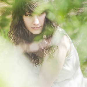 Emily Reo ดาวน์โหลดและฟังเพลงฮิตจาก Emily Reo