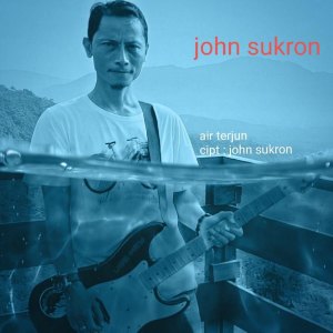 收聽John Sukron的Air Terjun歌詞歌曲