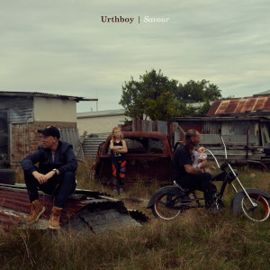 Dengarkan Gather Around Me lagu dari Urthboy dengan lirik