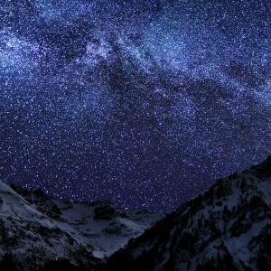 Dengarkan lagu 讨花带 nyanyian 李迩泰 dengan lirik