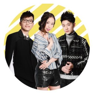 收听李永汉的肩並肩歌词歌曲