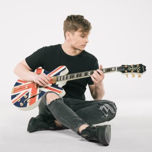 Listen to Srce Se Spasilo (Live 2021) song with lyrics from Marko Kutlić
