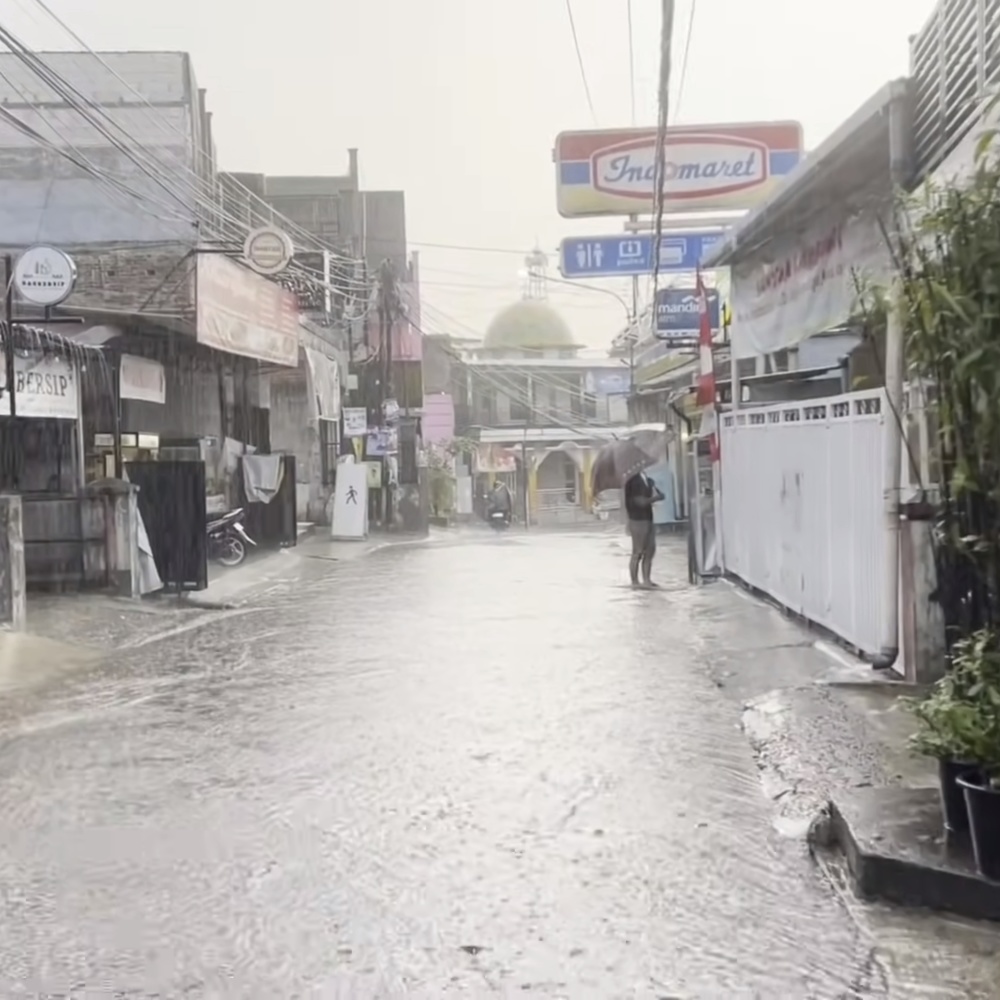 Heavy rain and Strong Winds in Indonesian Villages 10