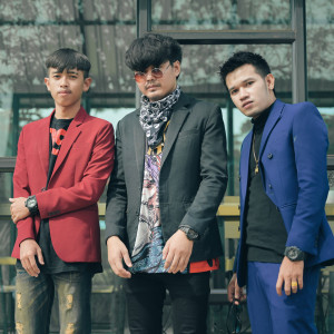 Listen to ຢາກເປັນລູກເຂີຍ song with lyrics from Sophana