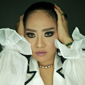 收聽Susy Arzetty的Ngringet Bareng歌詞歌曲