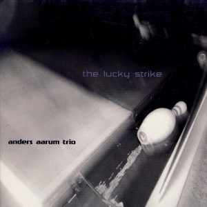 收聽Anders Aarum Trio的The Lucky Strike歌詞歌曲