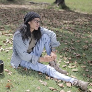 Dengarkan Hadirmu Kan Kunanti (Explicit) lagu dari Junaidi Alfan dengan lirik