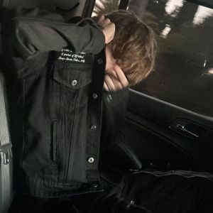 Dengarkan lagu Travado (Explicit) nyanyian Fynesoja dengan lirik