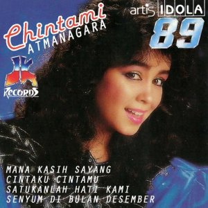 Dengarkan lagu Senyum Di Bulan Desember nyanyian Chintami Atmanagara dengan lirik