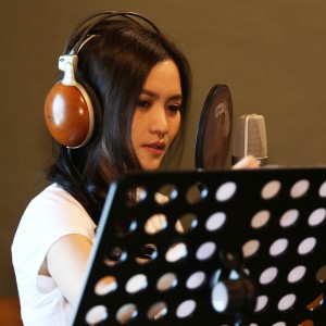 收聽ก้านตอง ทุ่งเงิน的กลับคำสาอ้าย (ร้องแก้ กลับคำสาหล่า)歌詞歌曲