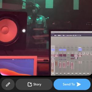 ดาวน์โหลดและฟังเพลง Back it up (Explicit) พร้อมเนื้อเพลงจาก Wizzy