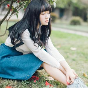 Dengarkan lagu 蓝色蝴蝶梦 nyanyian 胡艾彤 dengan lirik