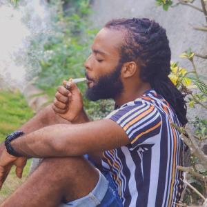 ดาวน์โหลดและฟังเพลง Life Hard พร้อมเนื้อเพลงจาก Reemus K