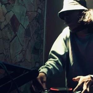 收聽Haziq Haze的Ku Tak Tahu (feat. Zimmy E & Mel D) (Remastered)歌詞歌曲