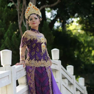 收聽Siti Juwariyah的Dangdutan歌詞歌曲