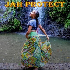 Dengarkan lagu Jah Protect nyanyian LEYTHEE dengan lirik