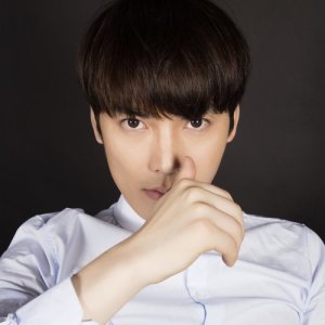 Listen to Do You Love Me song with lyrics from 简弘亦