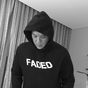 ดาวน์โหลดและฟังเพลง FADE พร้อมเนื้อเพลงจาก ก้อ ณฐพล