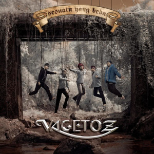 ดาวน์โหลดและฟังเพลง Sesuatu Yang Beda (Album Version) พร้อมเนื้อเพลงจาก Vagetoz