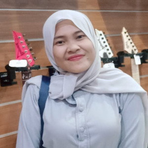 Dengarkan Saling Kerisaq lagu dari Nadia dengan lirik