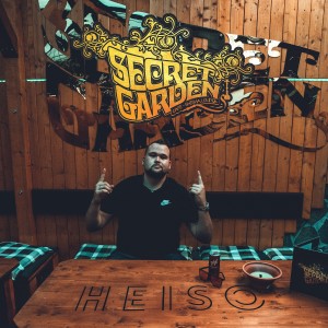 Dengarkan lagu Secret Garden nyanyian Heiso dengan lirik